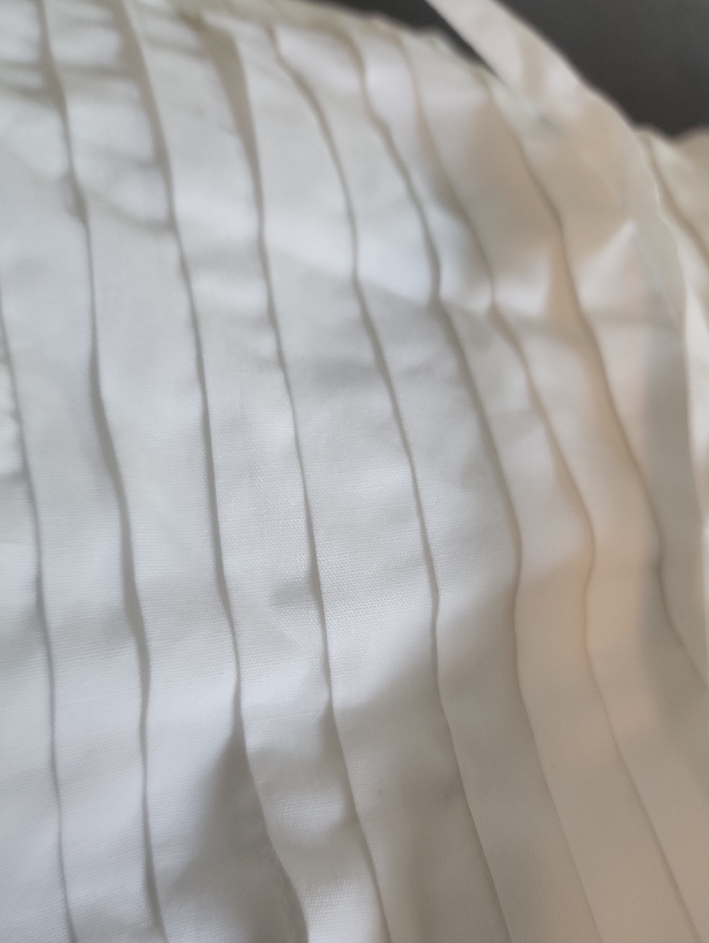 White Pleated Tie-Strap Camisole New Without Tag - Picture 10 of 11